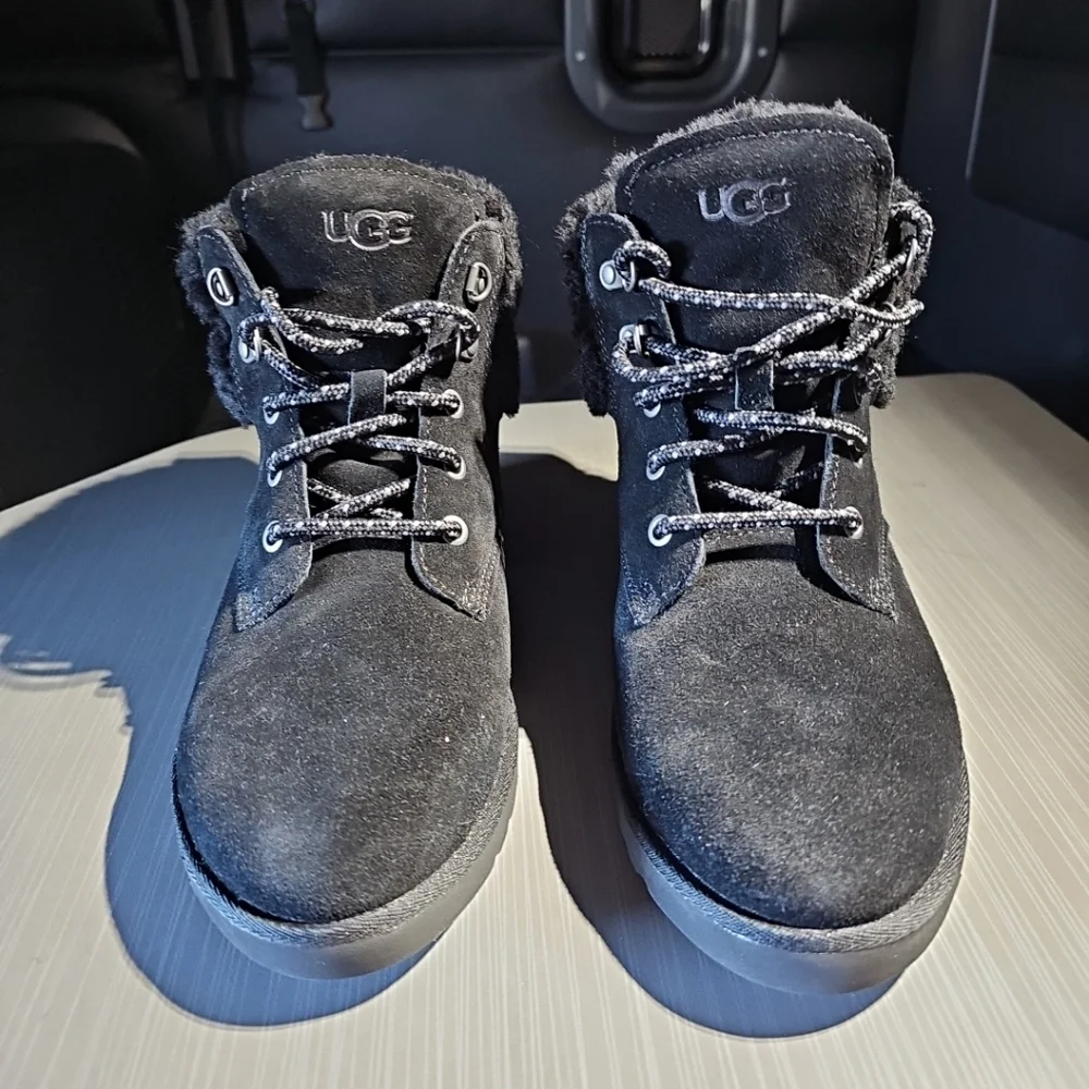 UGGS Romley Heritage Black Sherpa Lined‎ Leather Lace-Up Boots Women's 8 NWOT